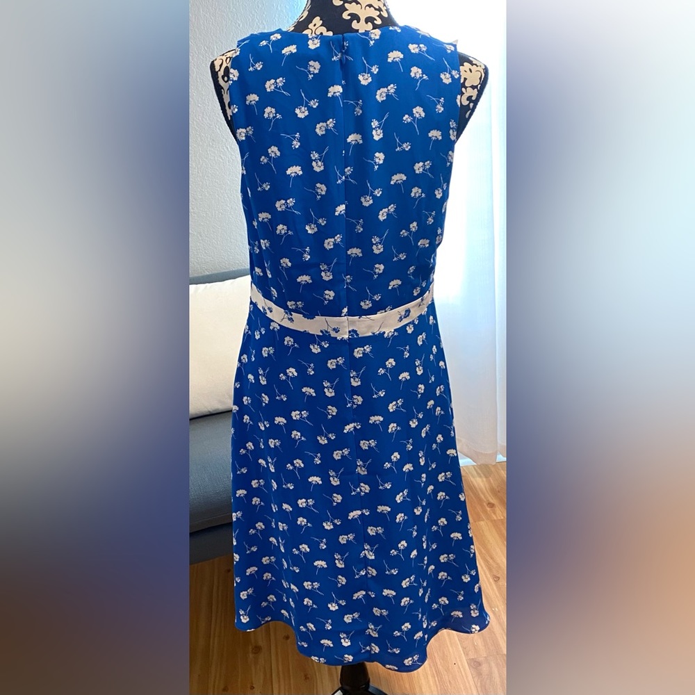Ann Taylor Factory, Blue Floral Flowy Spring Sleeveless Dress, size 10 - Picture 2 of 4